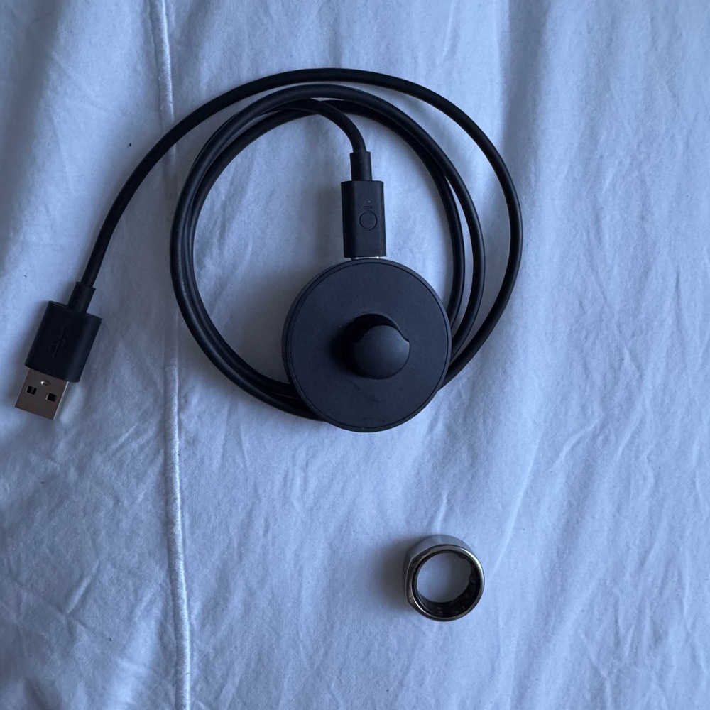 Oura Gen 3 silver heritage ring size 7 and charger